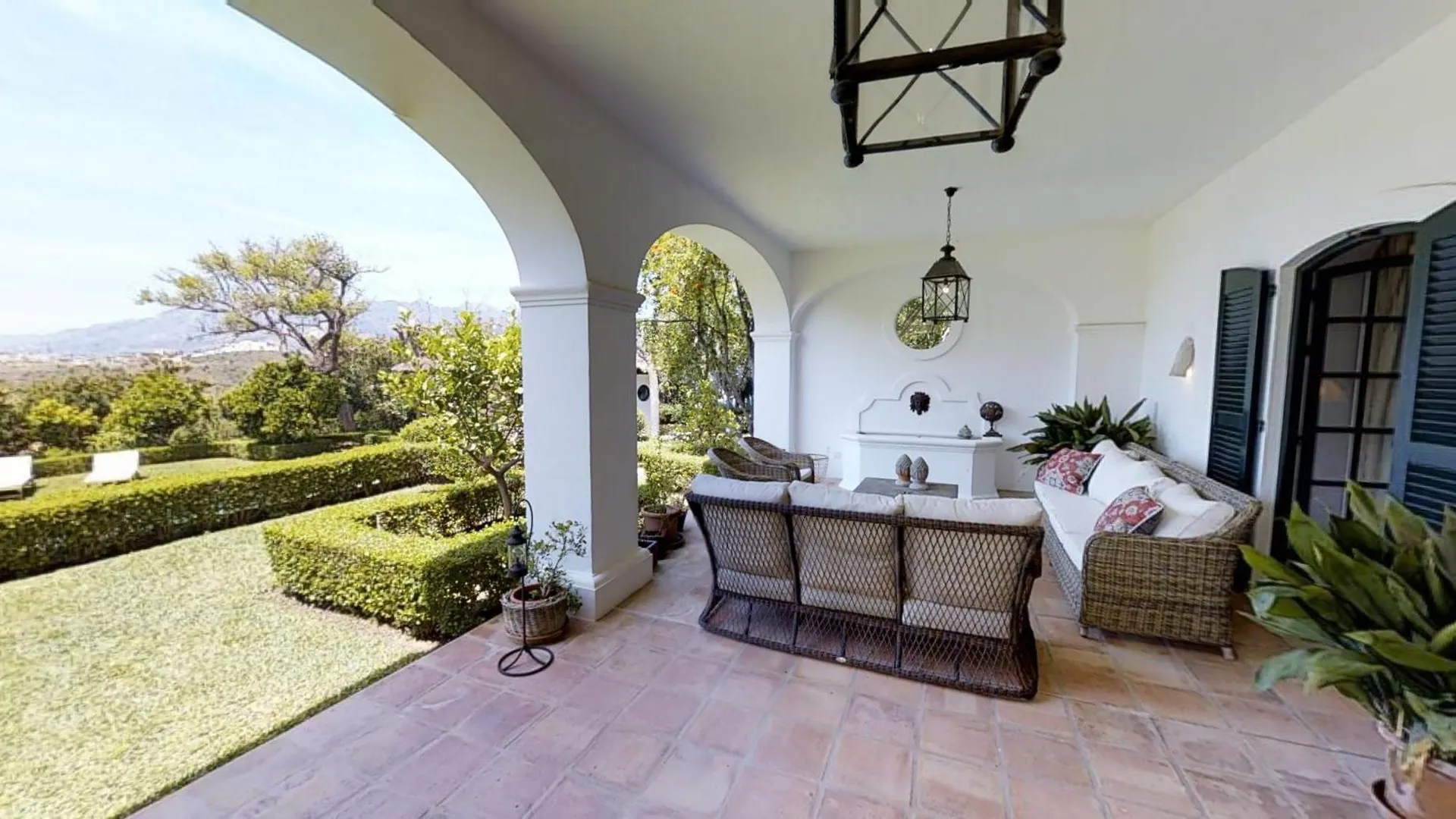 Spacious Andalusian-Inspired Villa With Scenic Views Marbellac Espagne