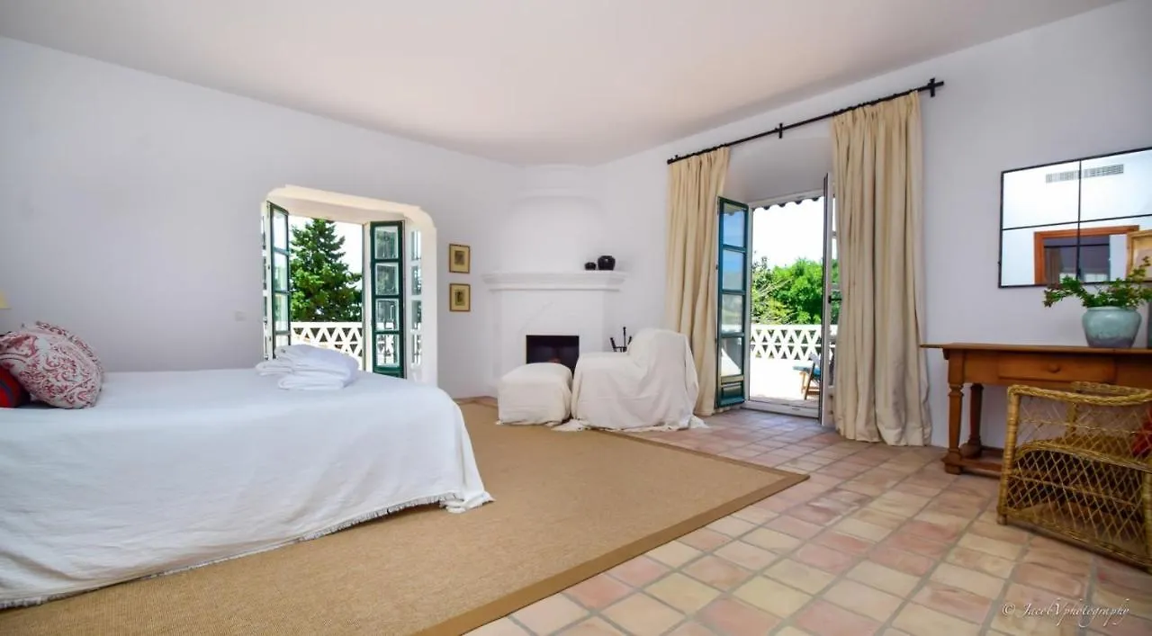 Spacious Andalusian-Inspired Villa With Scenic Views Marbella İspanya